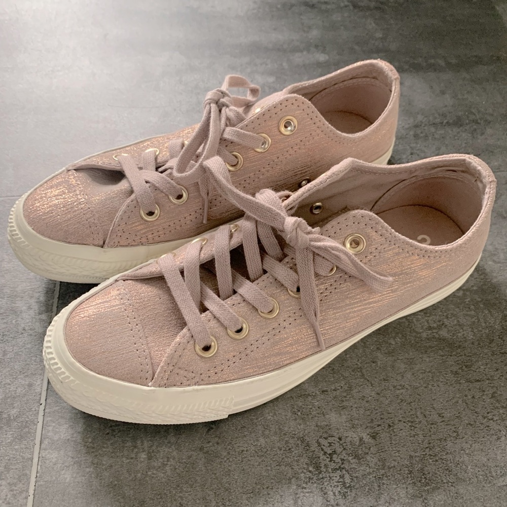 Shimmering pinkish/mauve colored converse size 7